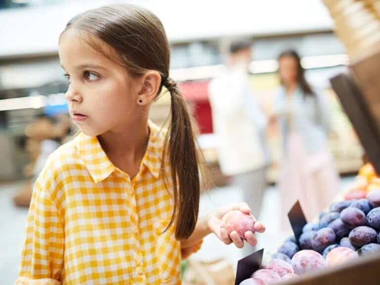 Featured image for the article "Her Daughter Set Off the Store Alarm — What Happened Next Was Shocking"